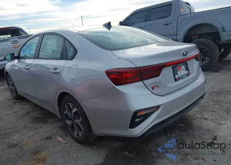 2021 Kia Forte Lxs z USA, uszkodzony, nr VIN 3KPF24AD4ME326166